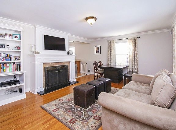 2nd image of 1045 Oakley Ave