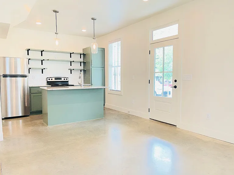 705 Jefferson St — Photo 4