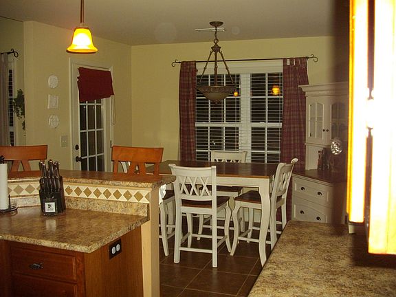 kitchen/breakfast nook