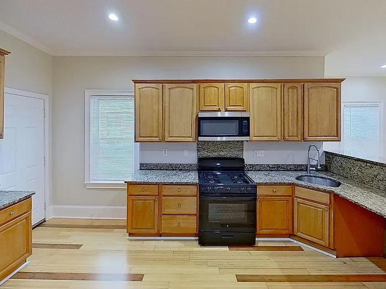 9 Landor Rd #3 — Photo 2