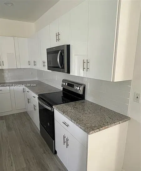 3 bed, 2.0 bath, 1731 sqft, $2,300 — Photo 3