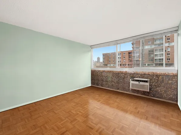 595 Main Street image 2 of 6