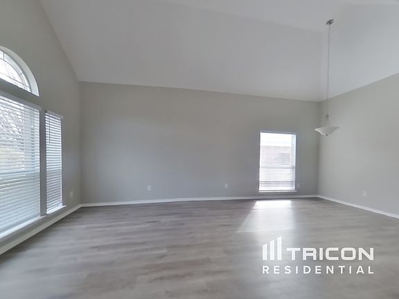 3rd image of 1031 Barrymore Ln