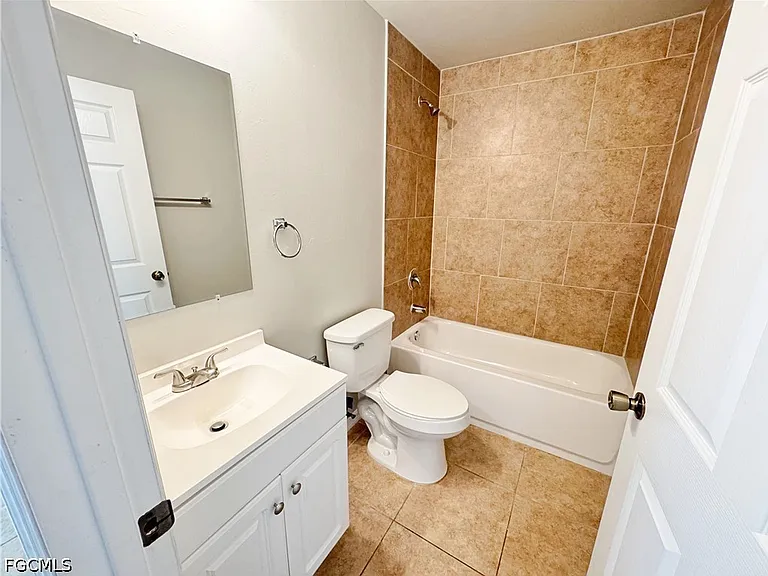 1022 NE 8th Pl — Photo 11