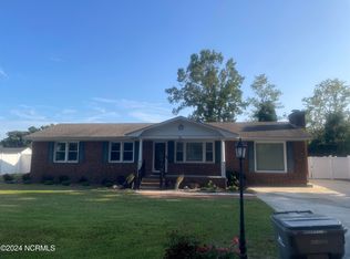 423 E Poplar St, Bladenboro, NC 28320