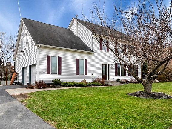 3rd image of 19 Woodstock Ln