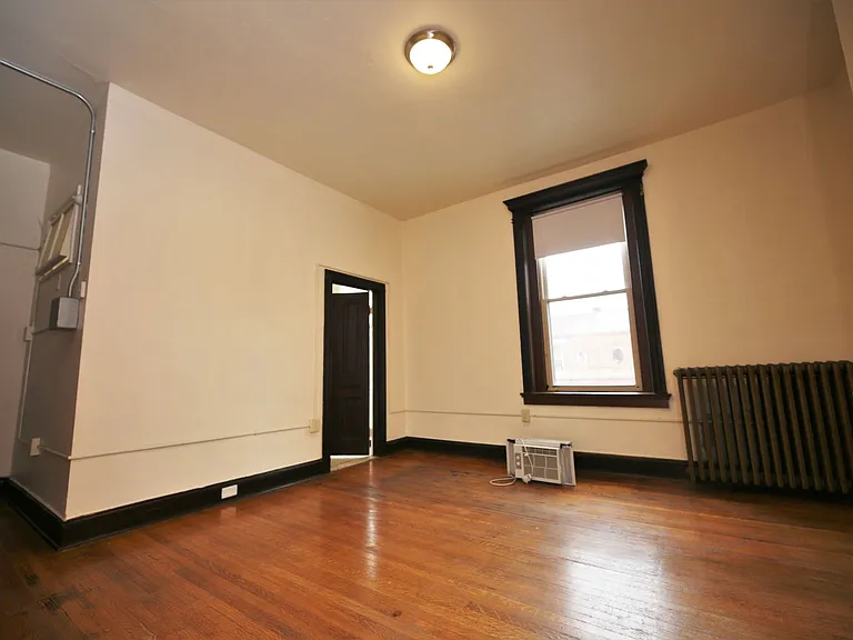 2125 Saint Paul St — Photo 13