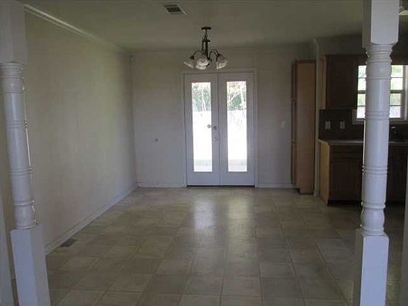 4th image of 639 Post Oak Pl