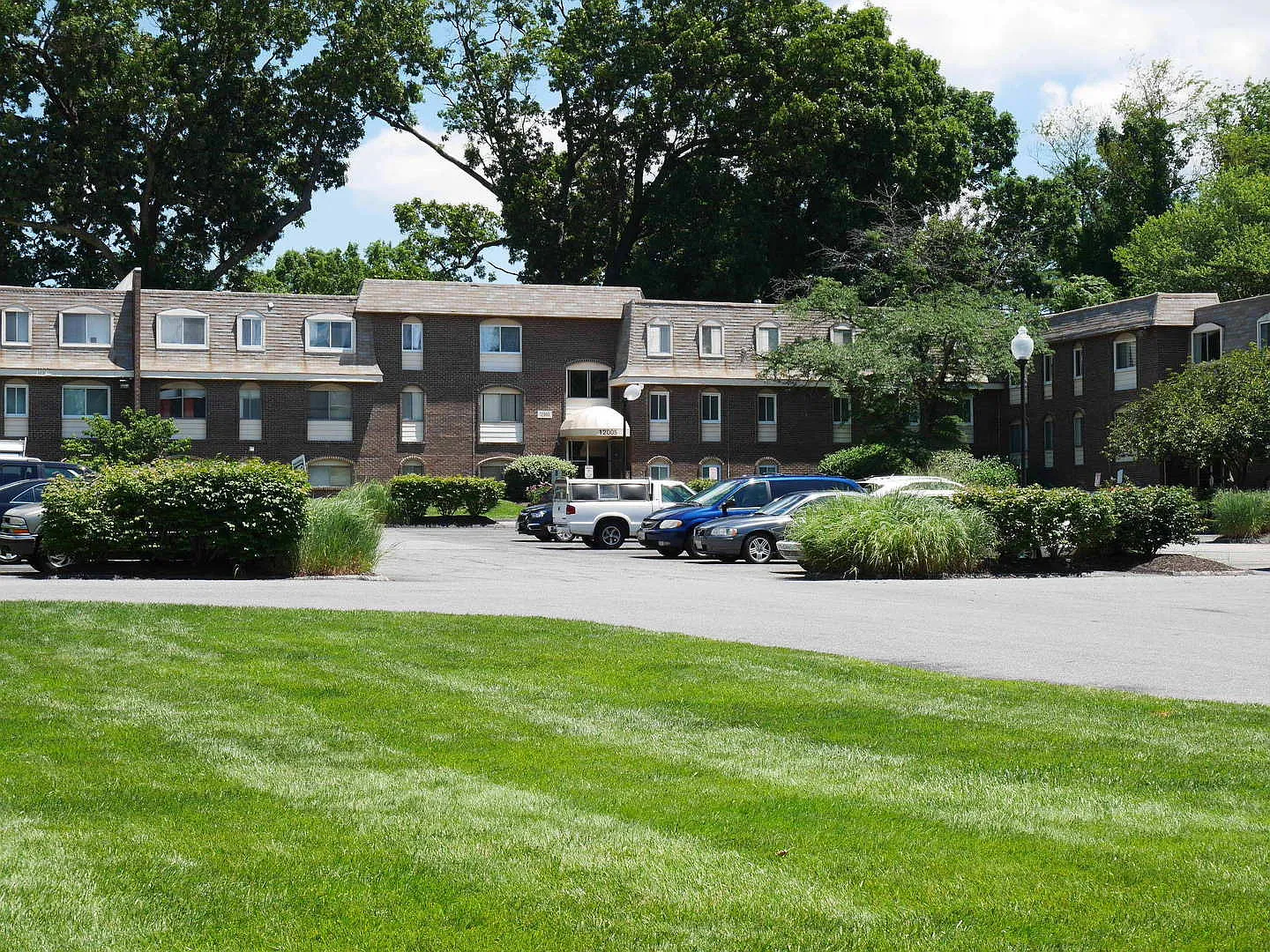 One Bedroom Condo Located In Gardens At Owings Mills! - Rent Special 1/2 Off Second Month's Rent — Photo 1