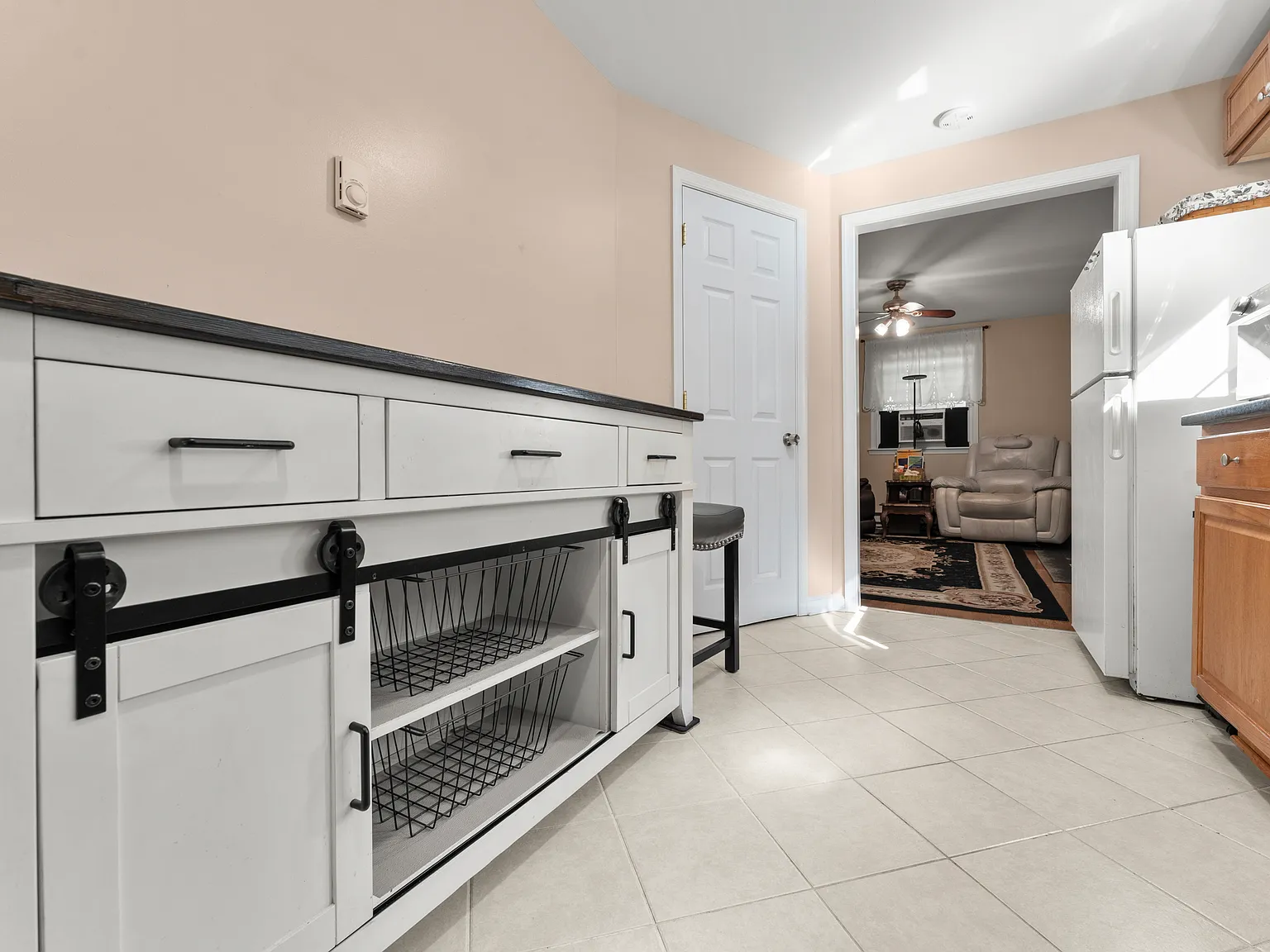 1 bed, 875 sqft, $1,350 — Photo 4