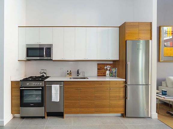 4th image of 4322 Queens St #237