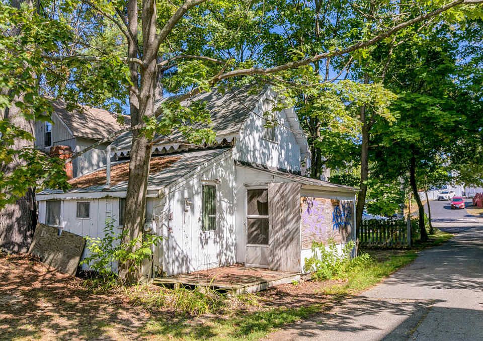 1st image of 10 Linden Ave