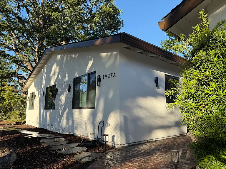 1927 A is a brand new ADU located at the front of the property.