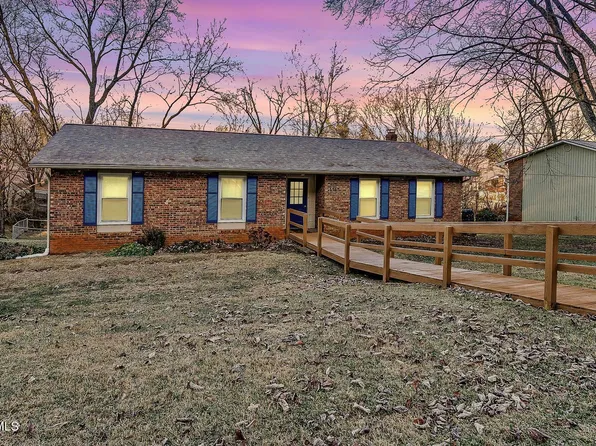 1140 Eastbrook Dr, Kingsport, TN 37663