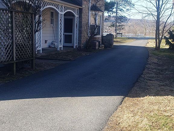 4th image of 5505 N Front St #5