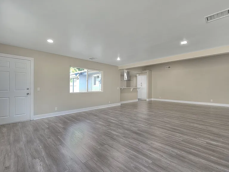 340 W Caroline Ct — Photo 13