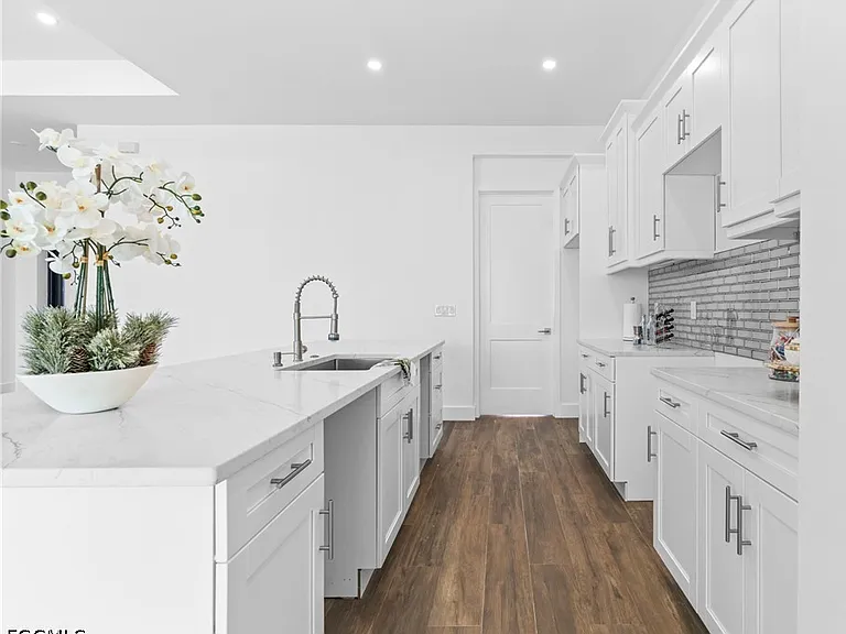 2803 44th St SW — Photo 26