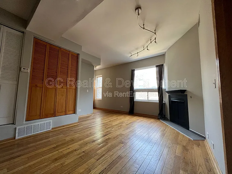 2145 N Lakewood Ave #3NR — Photo 7