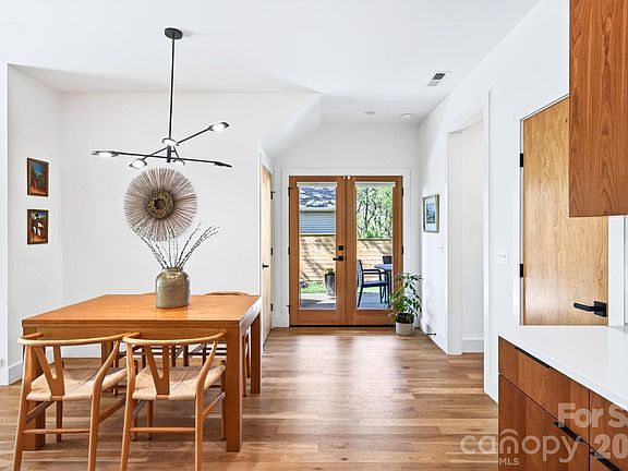 5th image of 39 Boyd Ave
