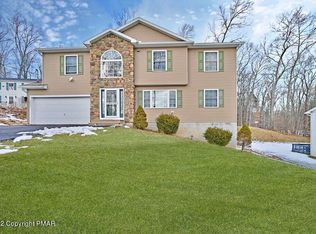 2186 White Oak Dr, East Stroudsburg, PA 18301