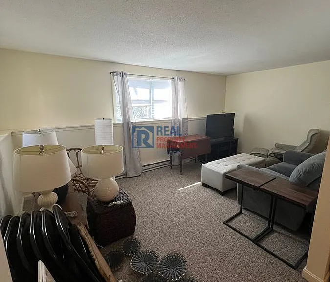 77 Winsor Dr #B — Photo 3