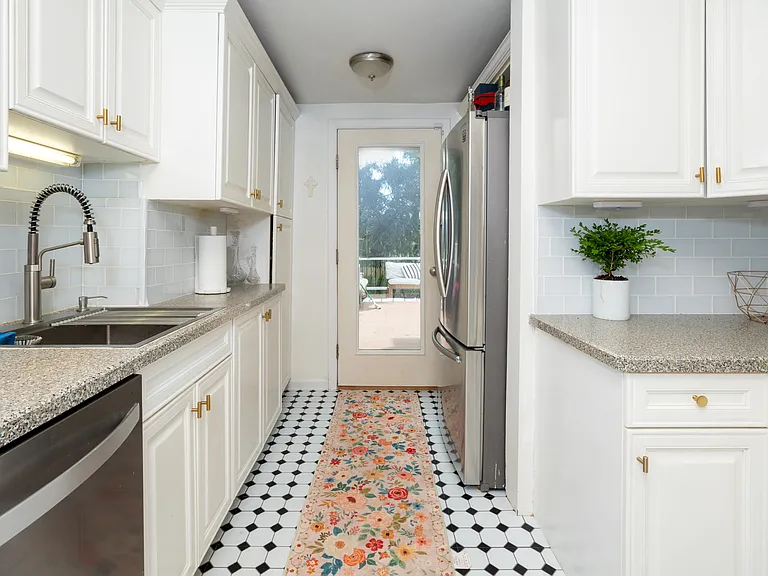 1510 Park Ave — Photo 3