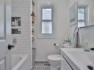 1370 Woodbine Ave #1A, Toronto, ON M4C4G5