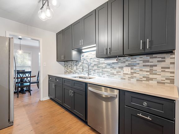 5th image of 532 Applecross Dr