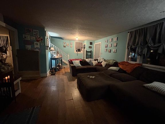 4th image of 112 Penn St