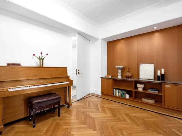 101 Central Park West image 18 of 24