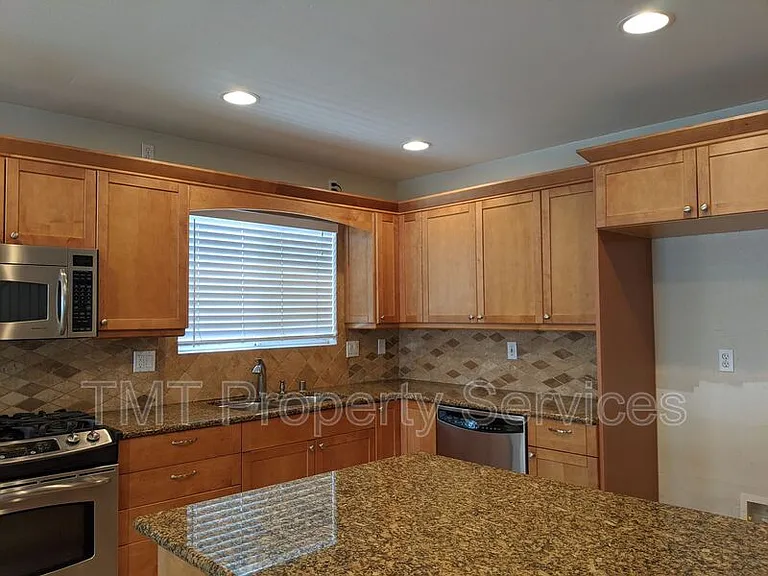 2537 Brunswick Dr — Photo 3