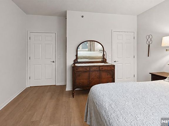 5th image of 1104 City Place