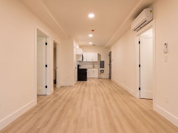 2nd image of 431 Warwick St #3G