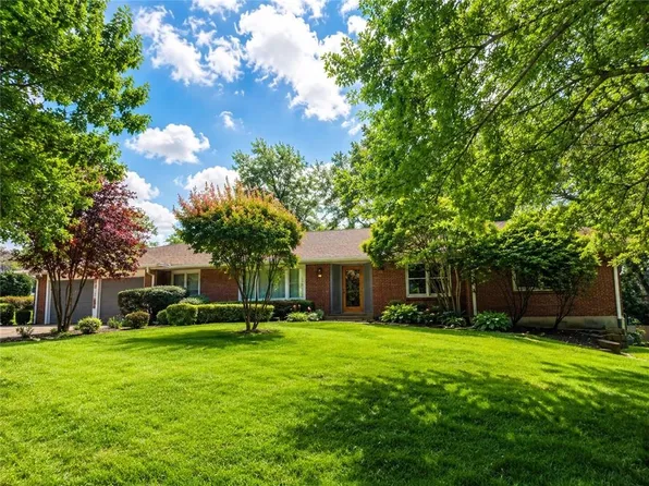 9821 Pembroke Ln, Leawood, KS 66206