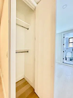 Rented by HOLTON REAL ESTATE INC. | media 23