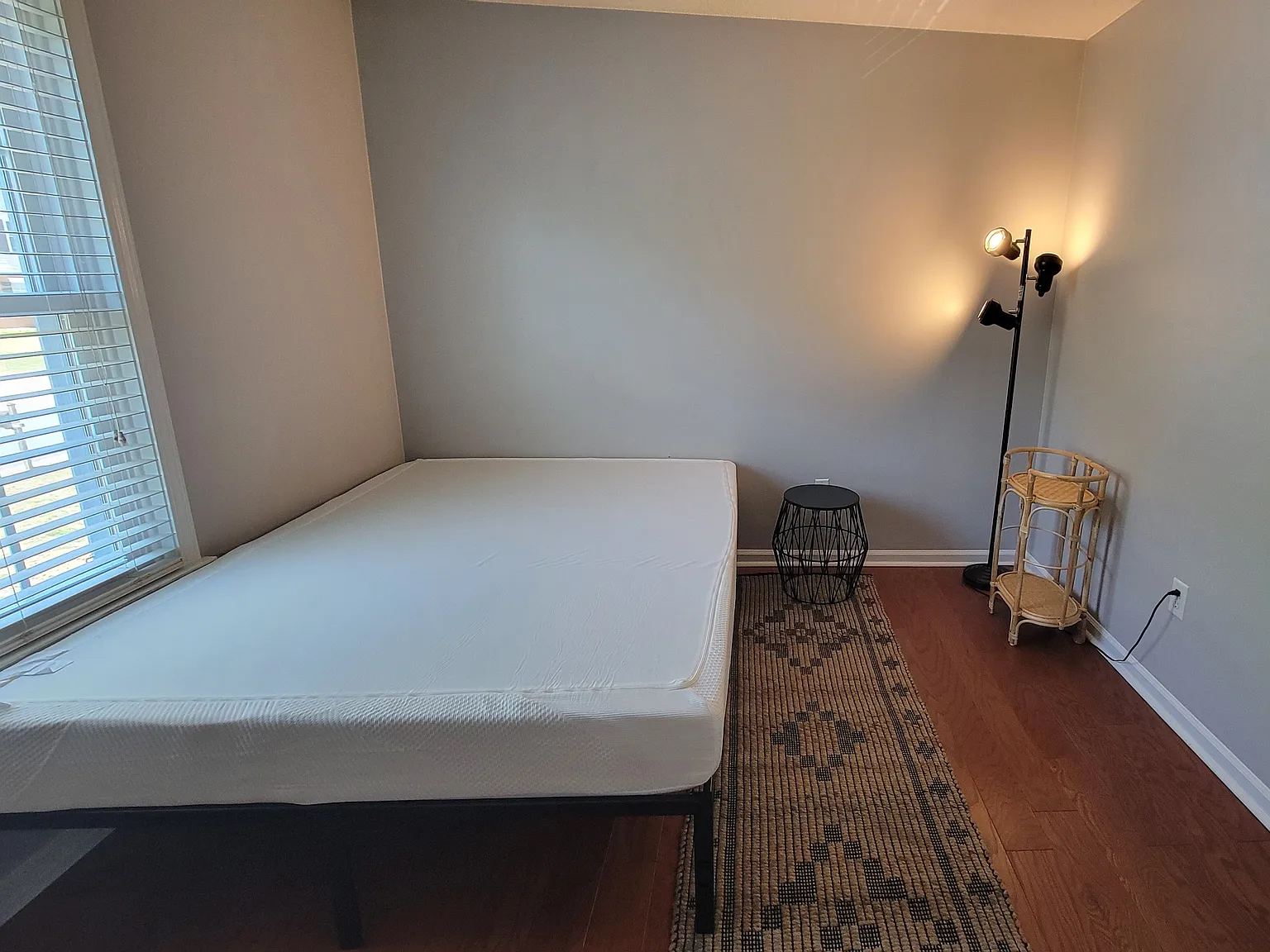 4 bed, 1800 sqft, $800 — Photo 1
