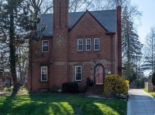 2212 Edgerton Rd, University Heights, OH 44118