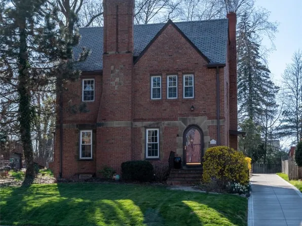 2212 Edgerton Rd, University Heights, OH 44118