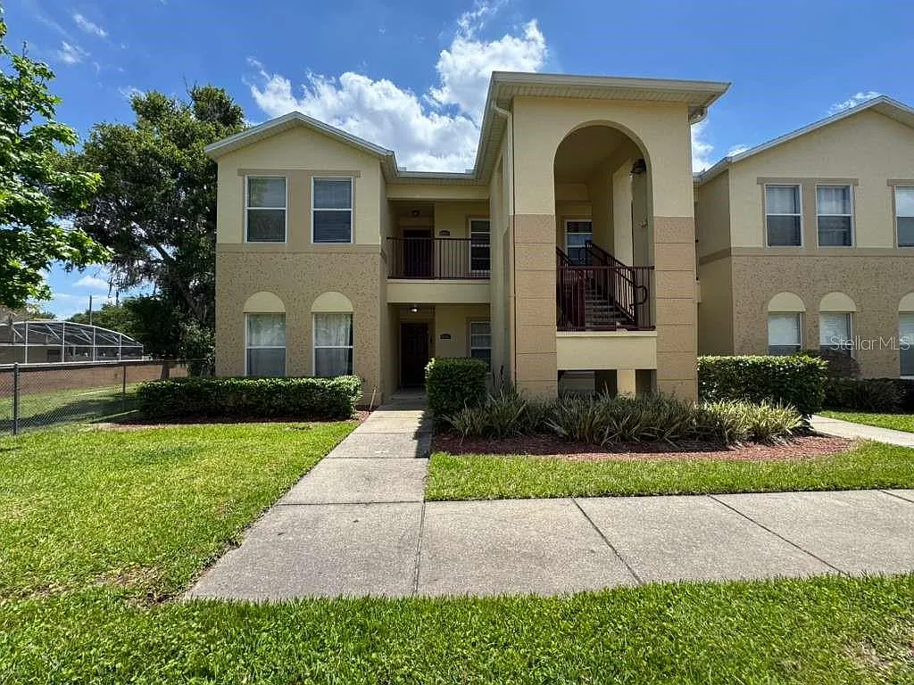 3 bed, 2.0 bath, 1202 sqft, $1,600 — Photo 2