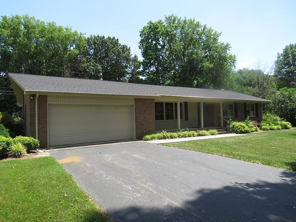 1st image of 324 Hillaire Dr