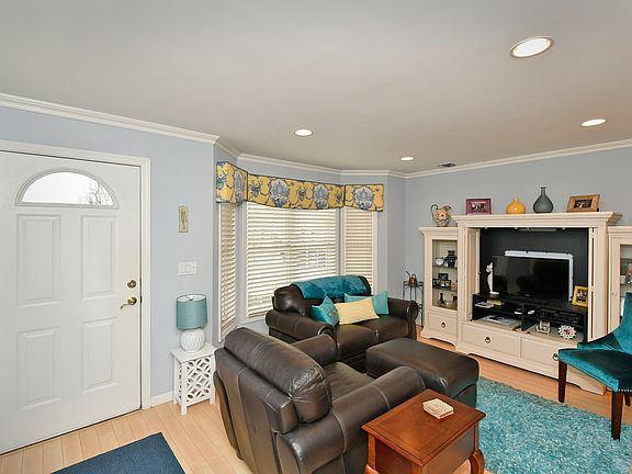 4th image of 1141 Savoy Dr