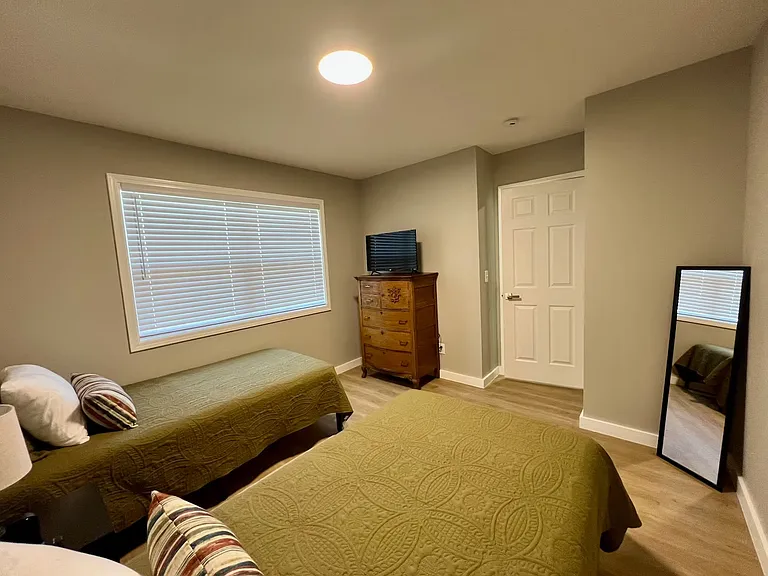 406 NW D St — Photo 13