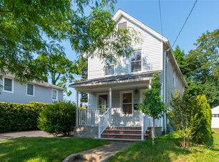 32 N Maryland Ave, Port Washington, NY 11050