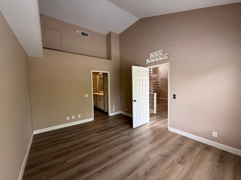 7205 Calabria Ct #7 — Photo 6
