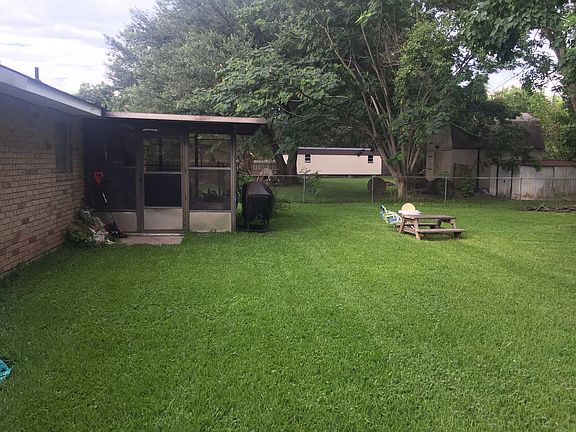 3rd image of 6013 Larkspur Dr