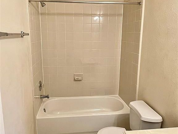 2nd image of 1725 Claremont Garden Cir