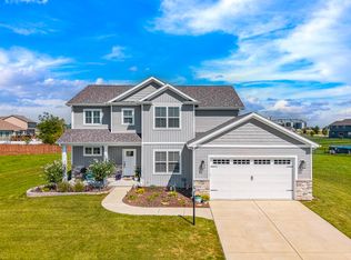 520 Prairie Meadows Dr, Heyworth, IL 61745
