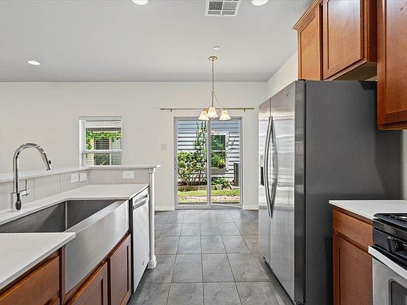 3rd image of 1502 Airedale Rd #2502