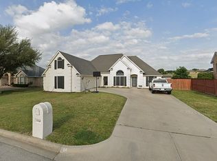 114 Golfers Way, Azle, TX 76020