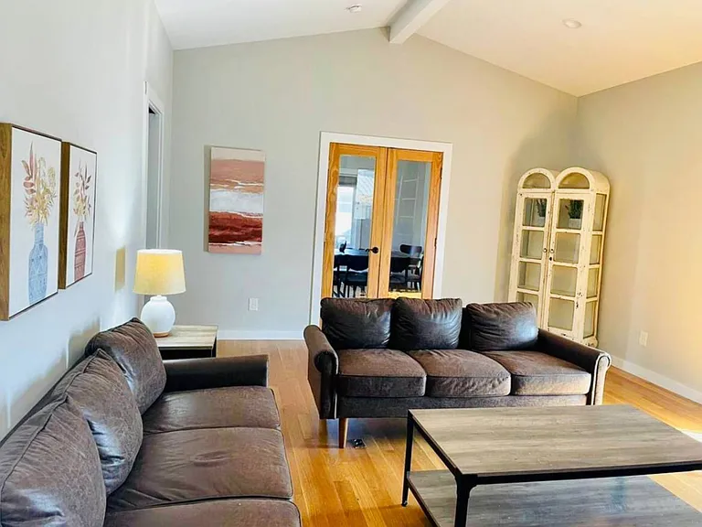 501 E Poplar Ave — Photo 5